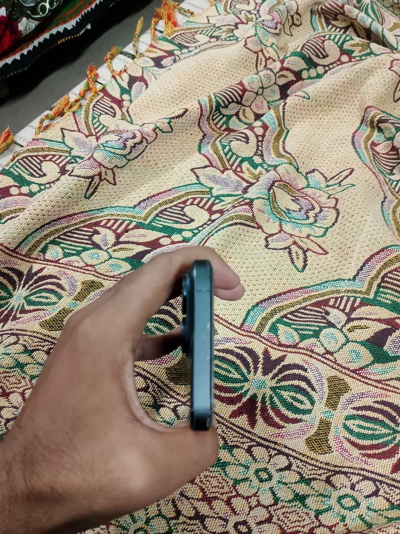 Apple iPhone 15 Pro 1