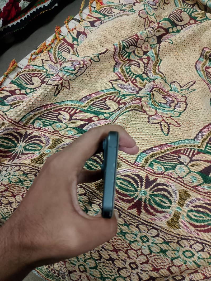 Apple iPhone 15 Pro 2