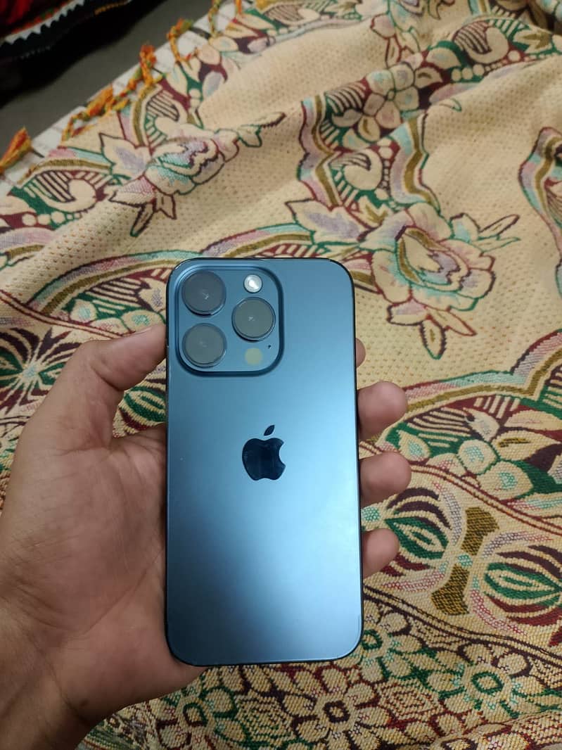 Apple iPhone 15 Pro 4