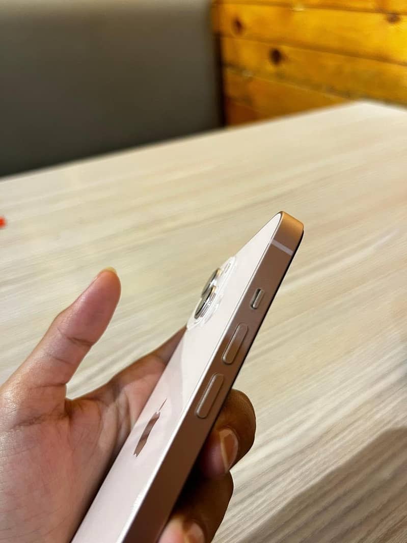 Apple iPhone 13 2