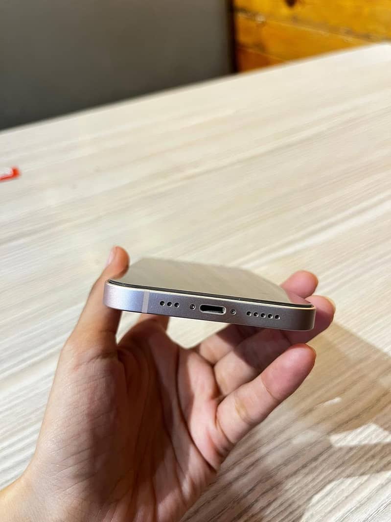 Apple iPhone 13 5