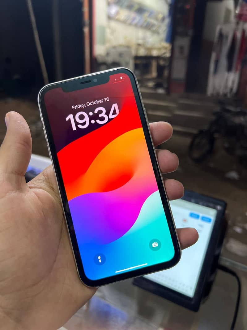 Apple iPhone 11 3