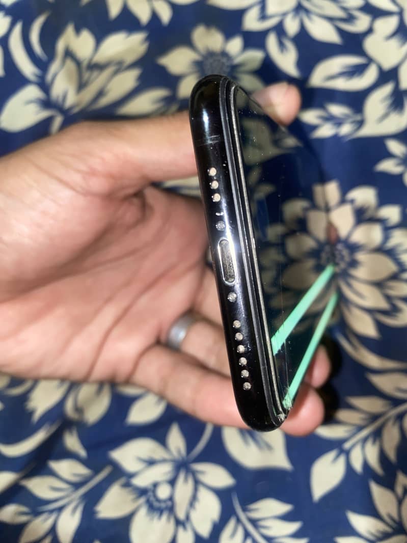 Apple iPhone XR 1