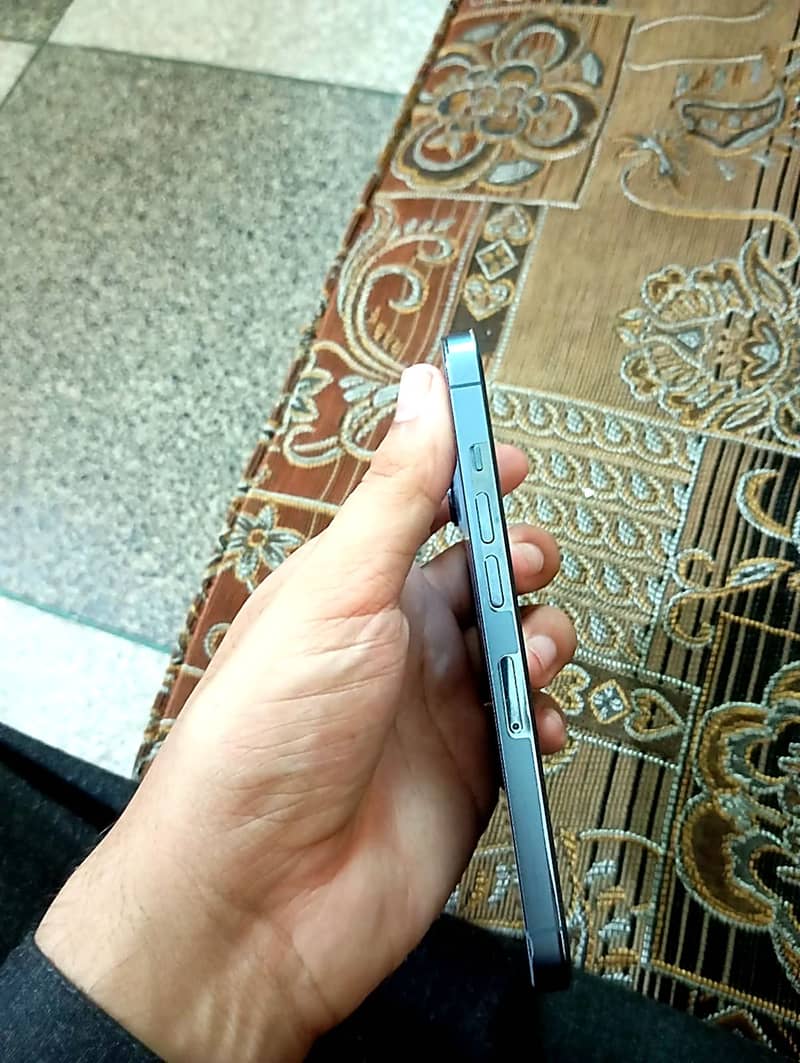 Apple iPhone 13 Pro 4