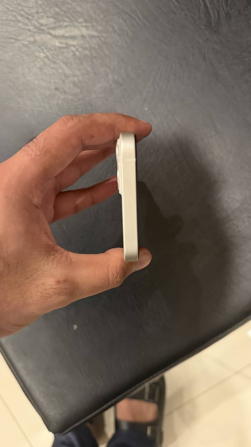 Apple iPhone 13 2