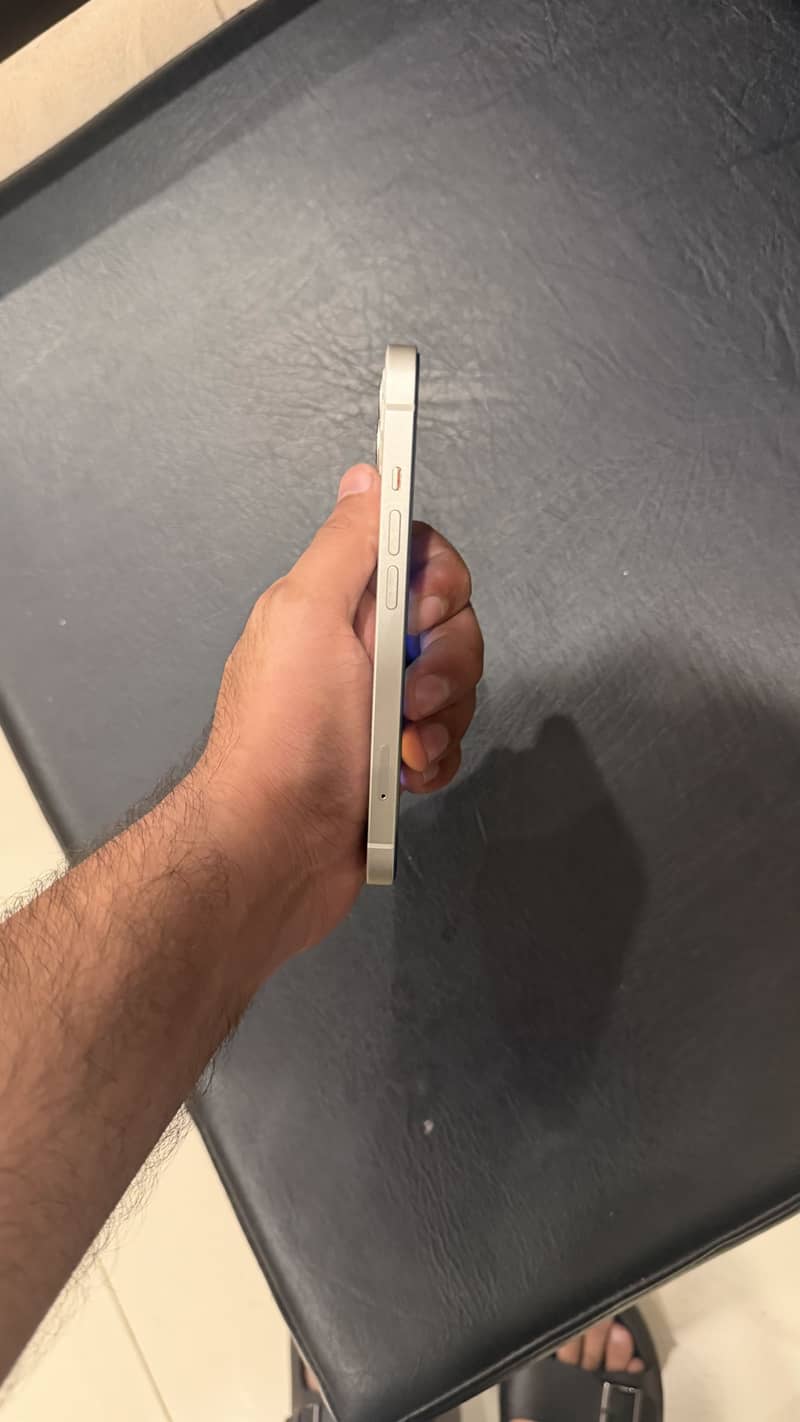 Apple iPhone 13 4