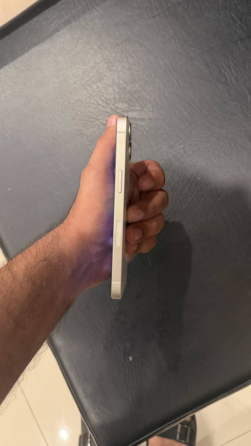 Apple iPhone 13 5