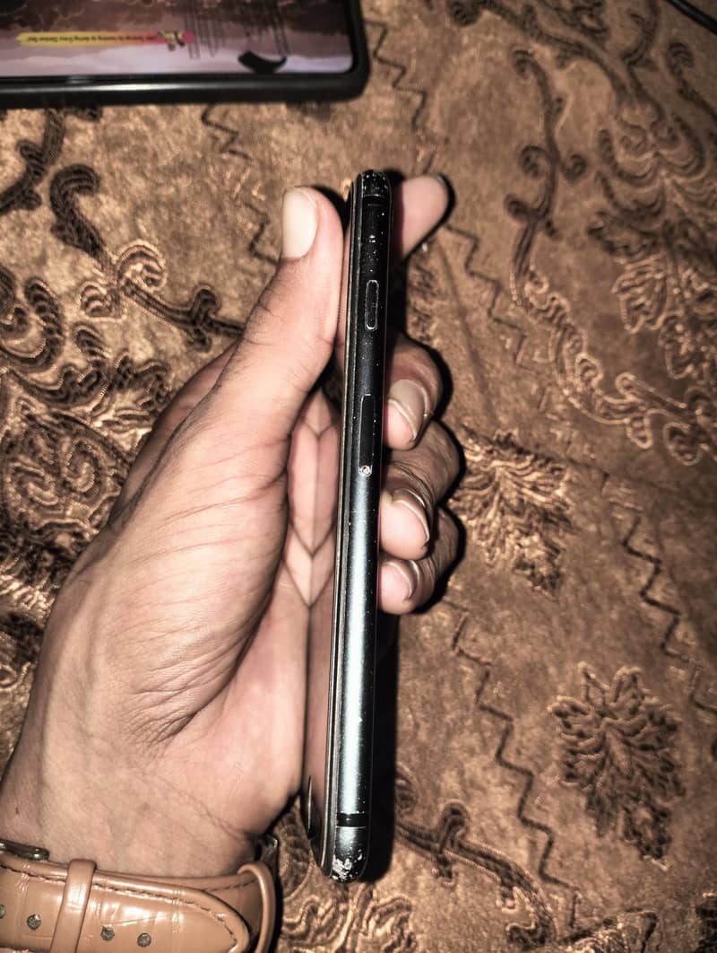 Apple iPhone 7 3