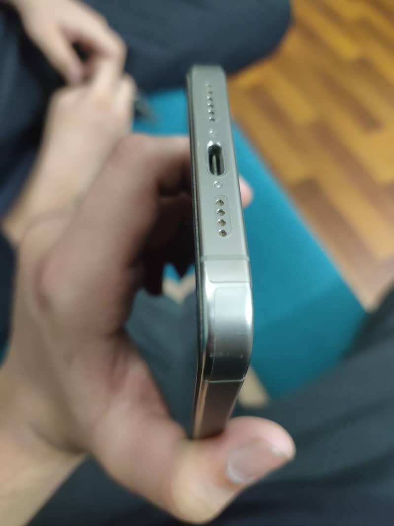 Apple iPhone 15 Pro Max 3