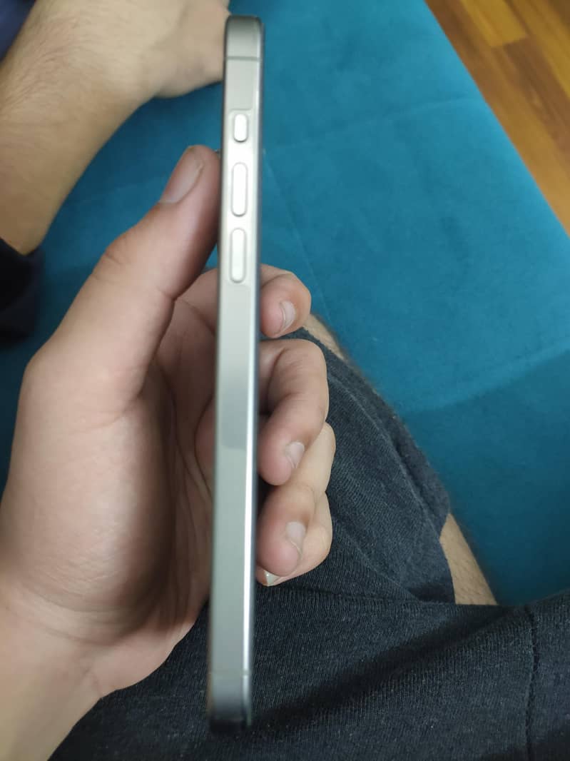 Apple iPhone 15 Pro Max 4