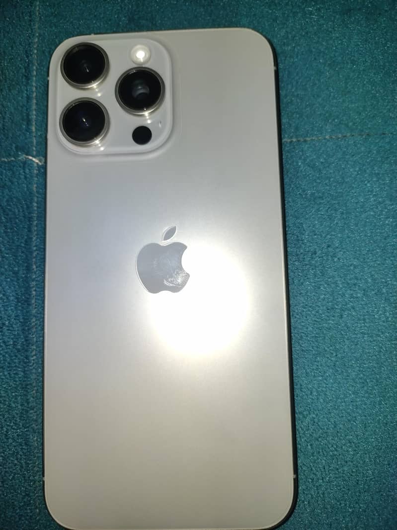 Apple iPhone 15 Pro Max 5