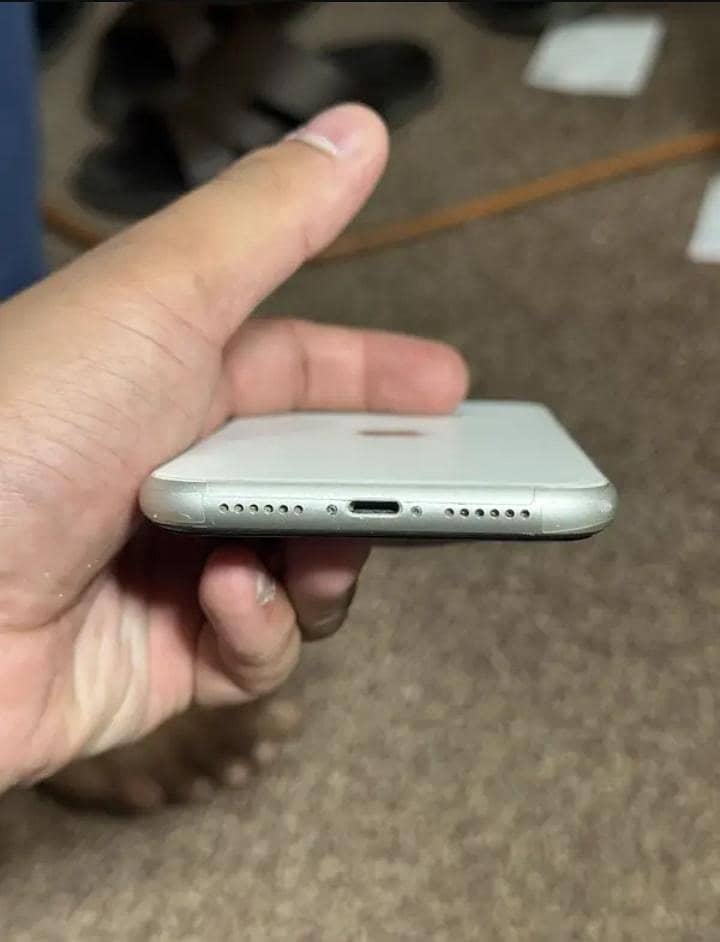 Apple iPhone 11 3