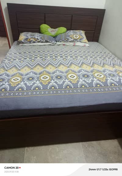 bed and cupbord sel