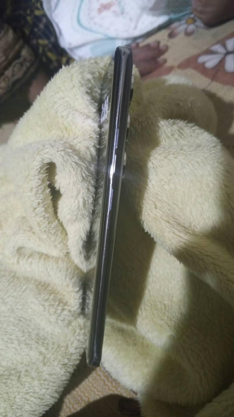 Tecno CAMON 40 Pro 1