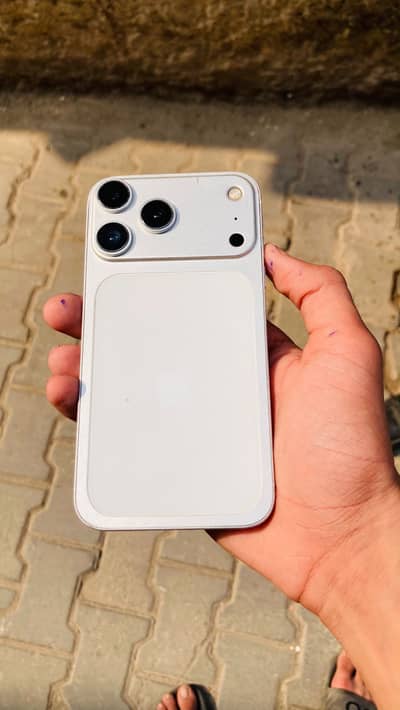 iPhone XR converted into 17pro