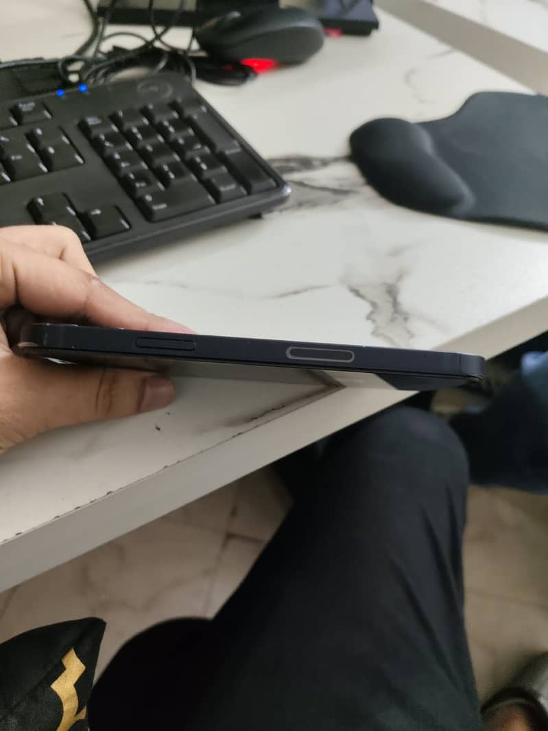 Apple iPhone 12 4