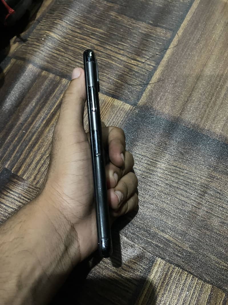 Apple iPhone XS 3