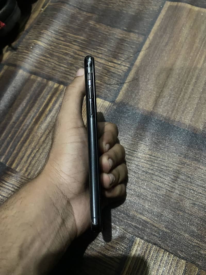 Apple iPhone XS 4