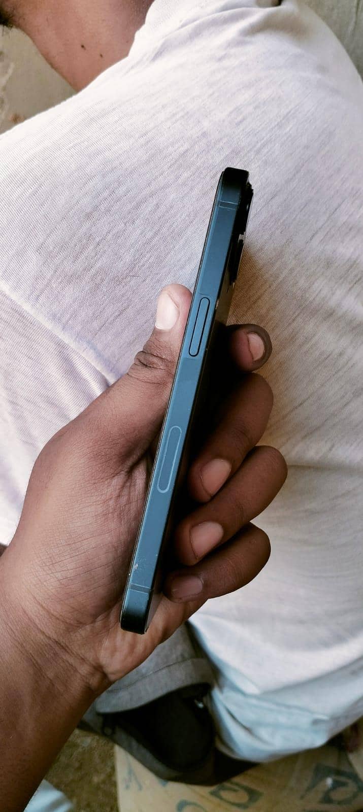 Apple iPhone 13 1