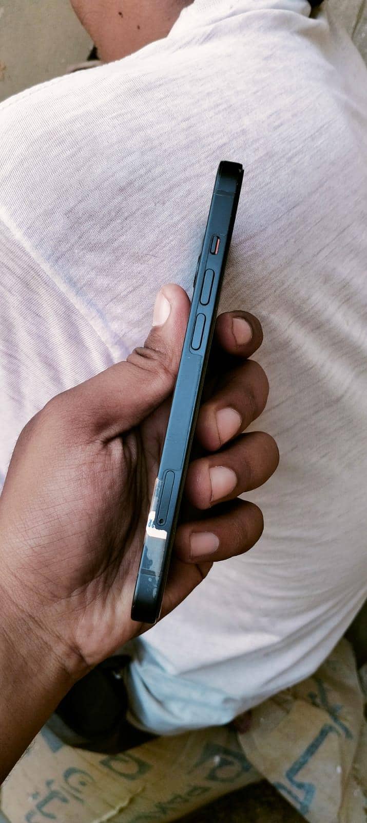 Apple iPhone 13 4