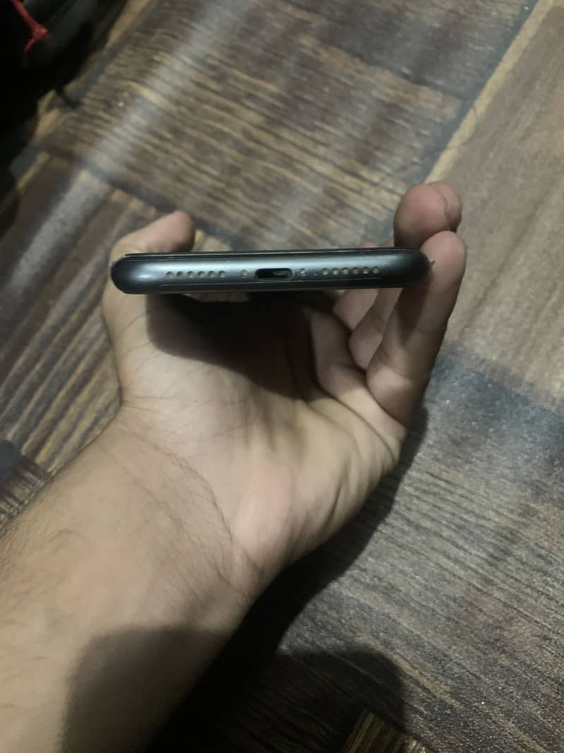 Apple iPhone 11 3