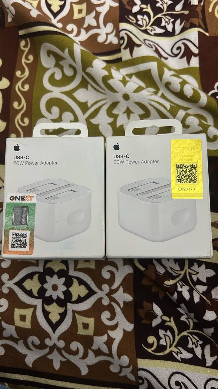 Original adapter 20W 0