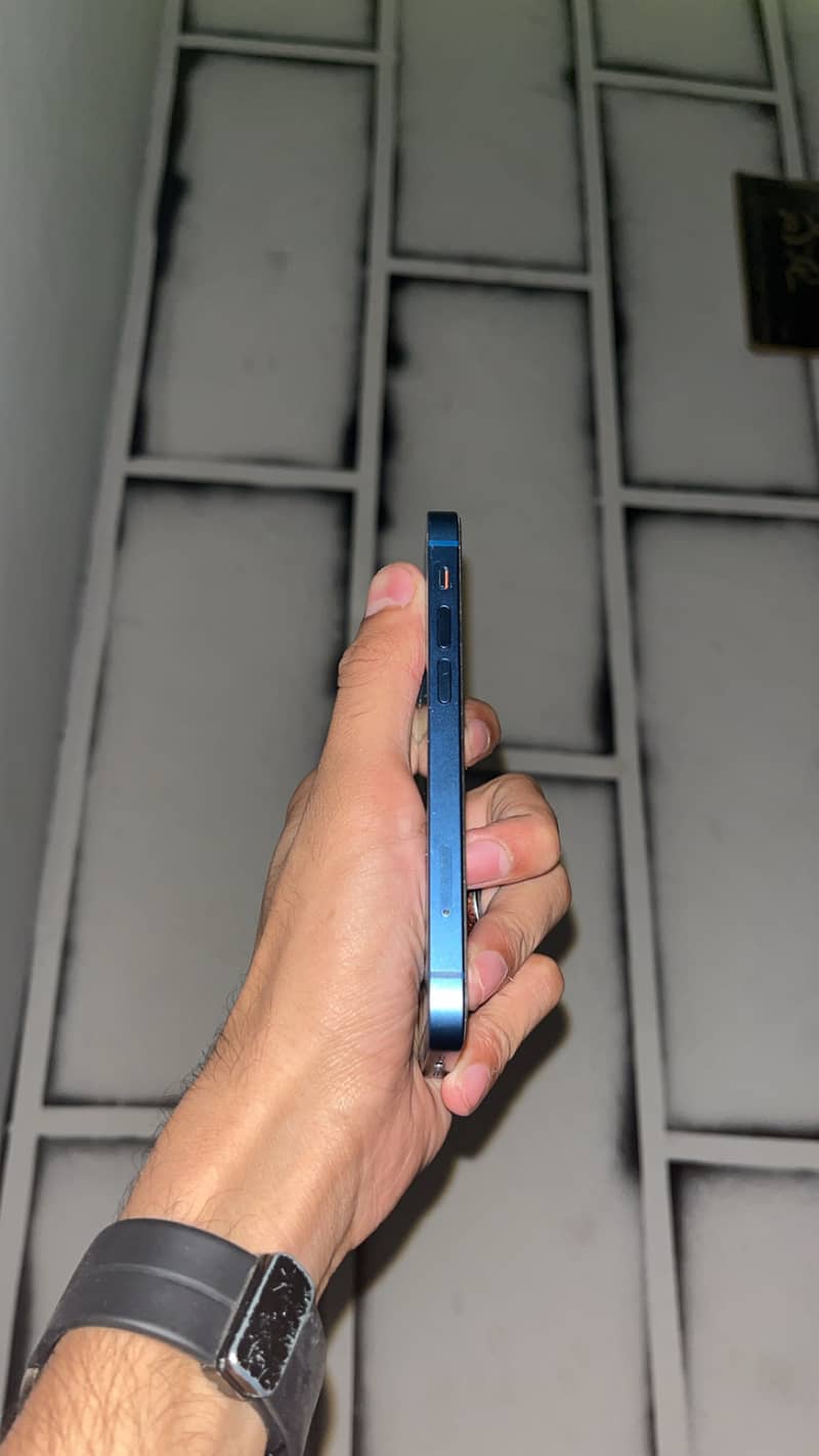 Apple iPhone 13 mini 1