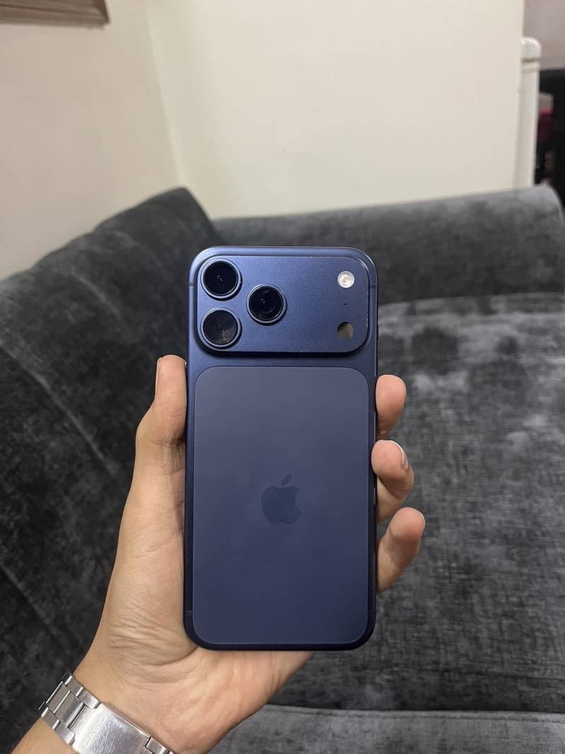 Apple iPhone 17 Pro Max 1