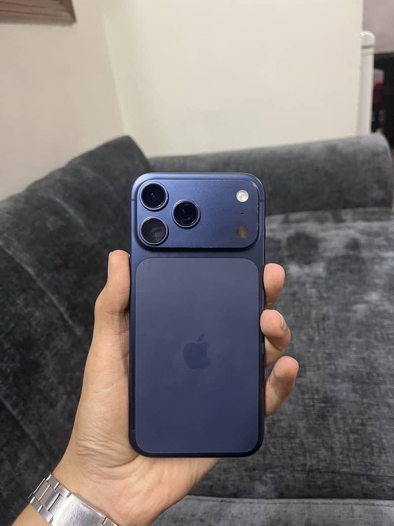 Apple iPhone 17 Pro Max 7