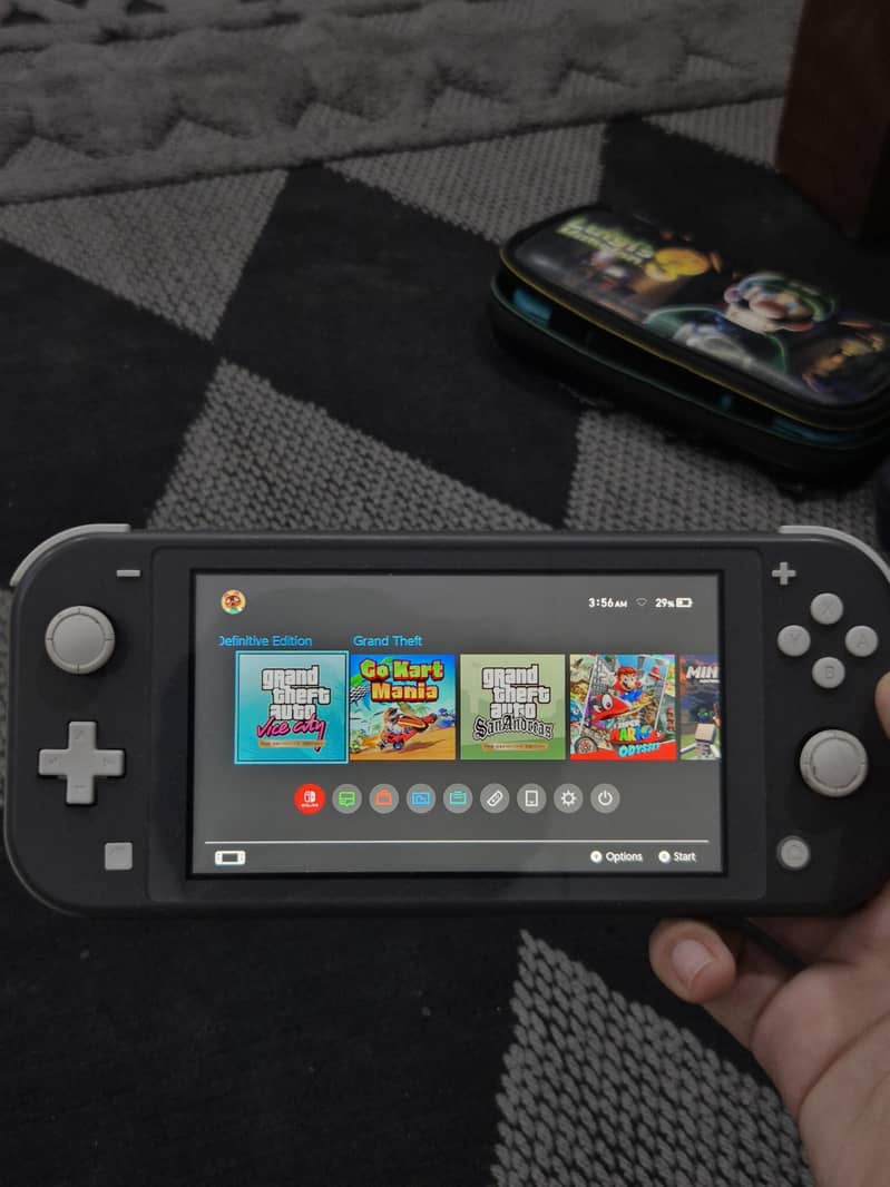 Nintendo switch lite 6