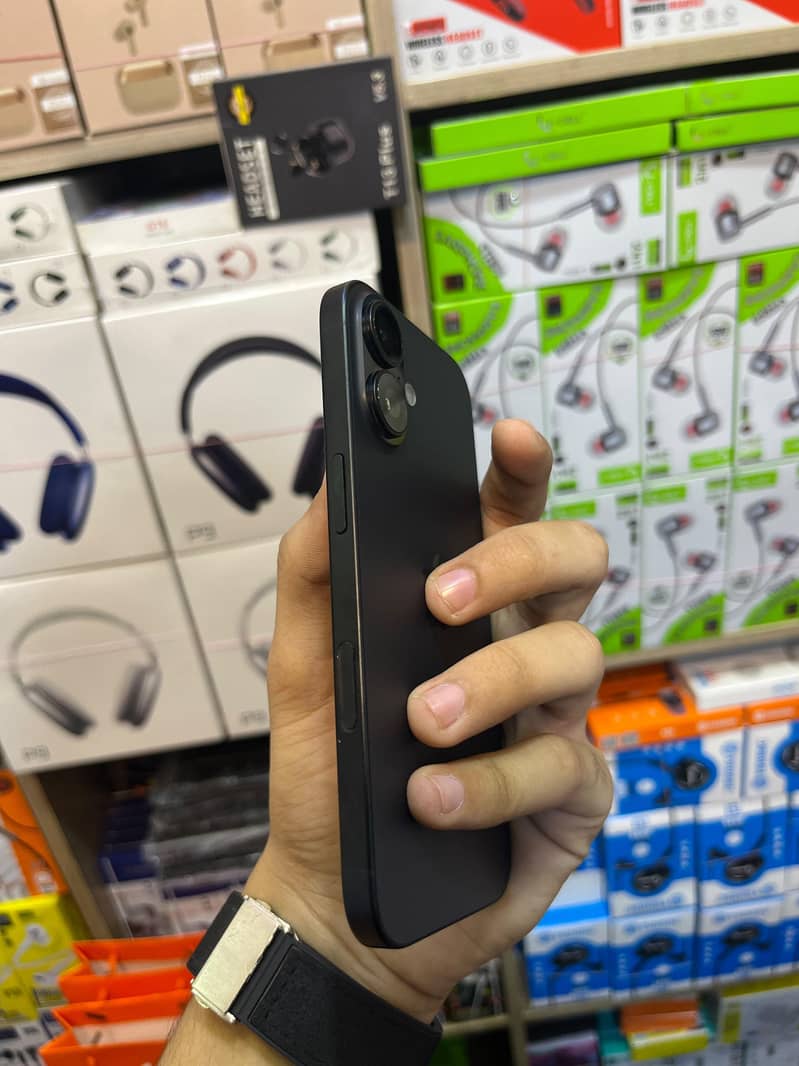 Apple iPhone 16 1