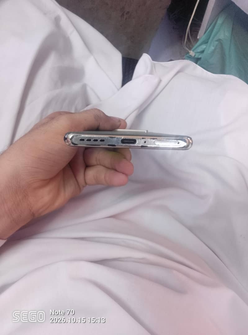Infinix Note 40 Pro 4