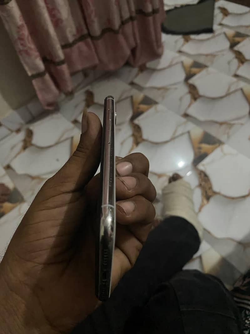 Apple iPhone X 3