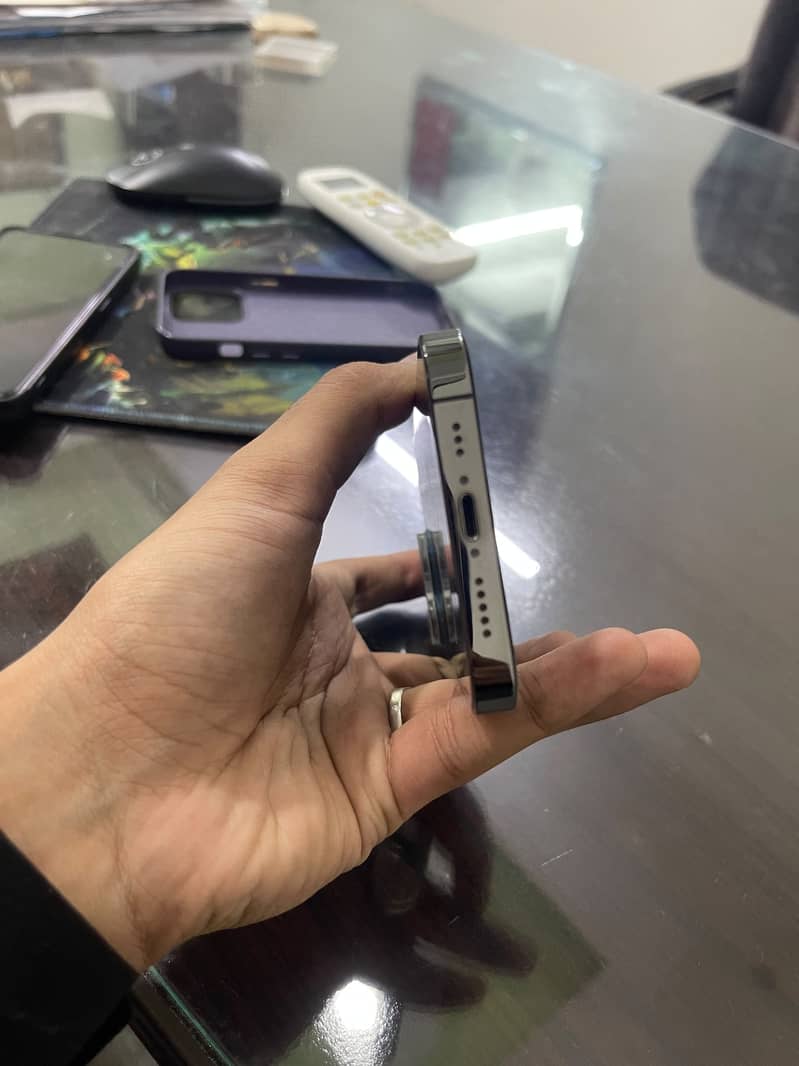 Apple iPhone 13 Pro 2