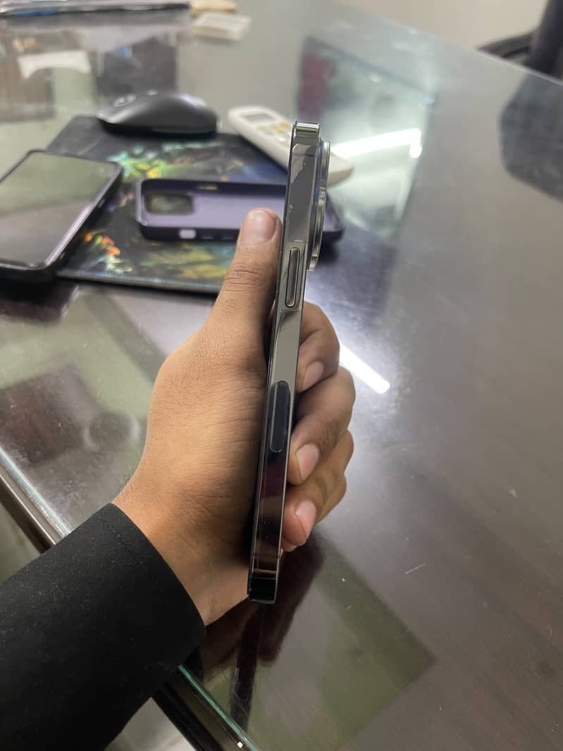 Apple iPhone 13 Pro 3