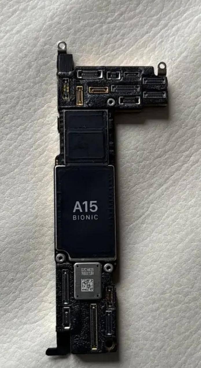 iPhone 13 0
