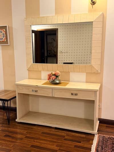 Luxury Bedroom Furniture Sets – Almost New Condition