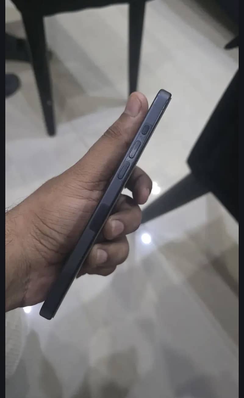 Apple iPhone 15 Pro Max 2