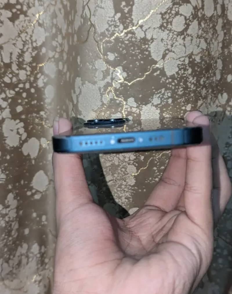 Apple iPhone 14 4
