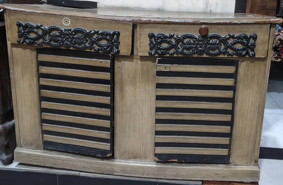 dresser table 0