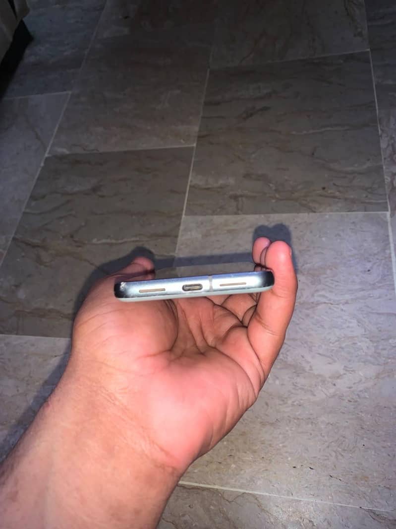 Google Pixel 8 7