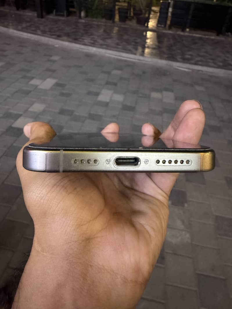 Apple iPhone 15 Pro Max 1