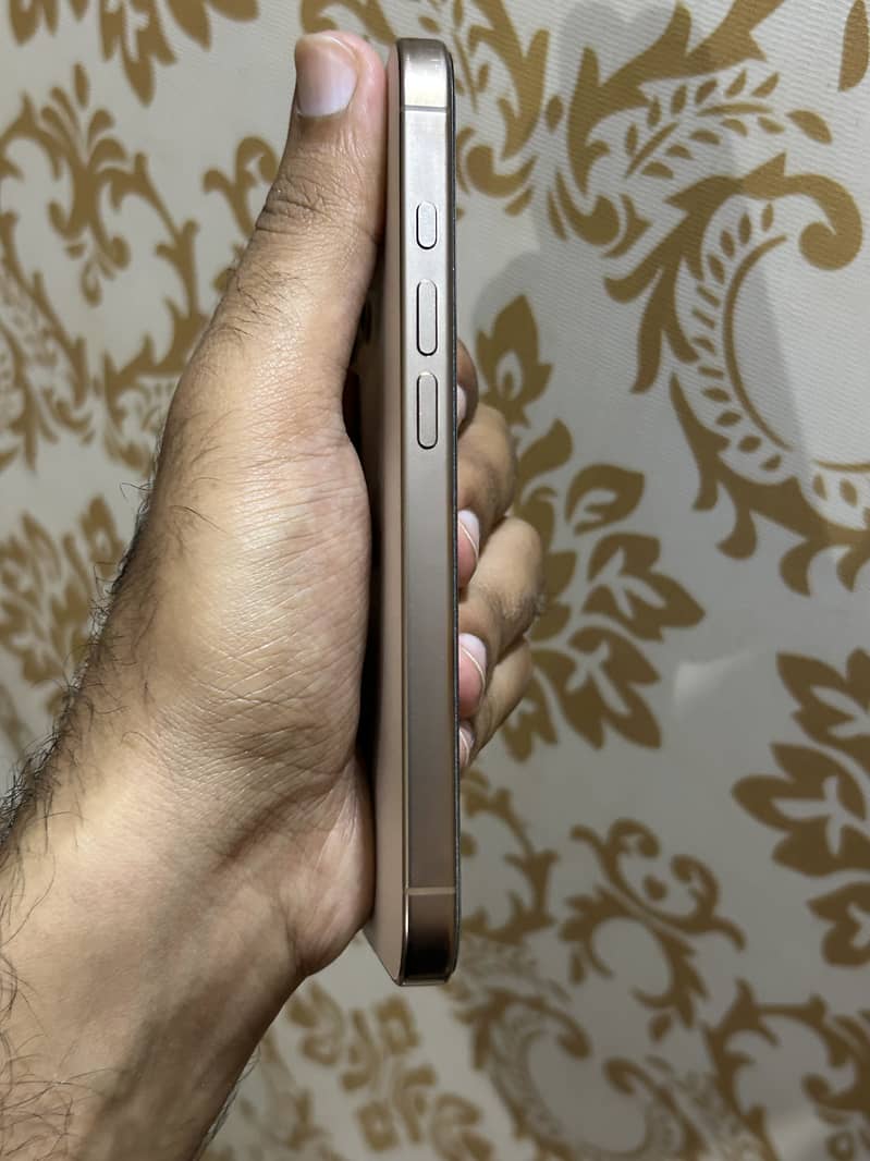 Apple iPhone 16 Pro jv 2