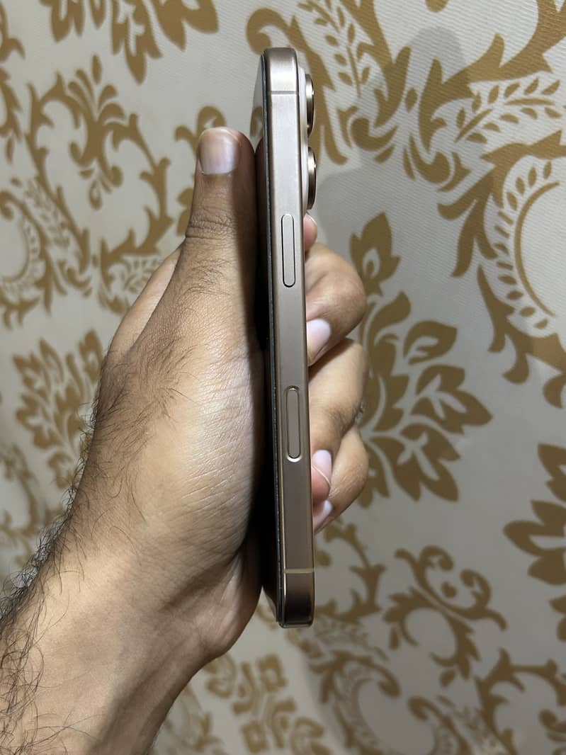 Apple iPhone 16 Pro jv 3