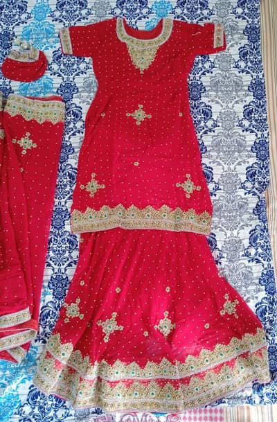 0324 266-5819 سرخ برائیڈل  غرارہ / لہنگا سیٹ