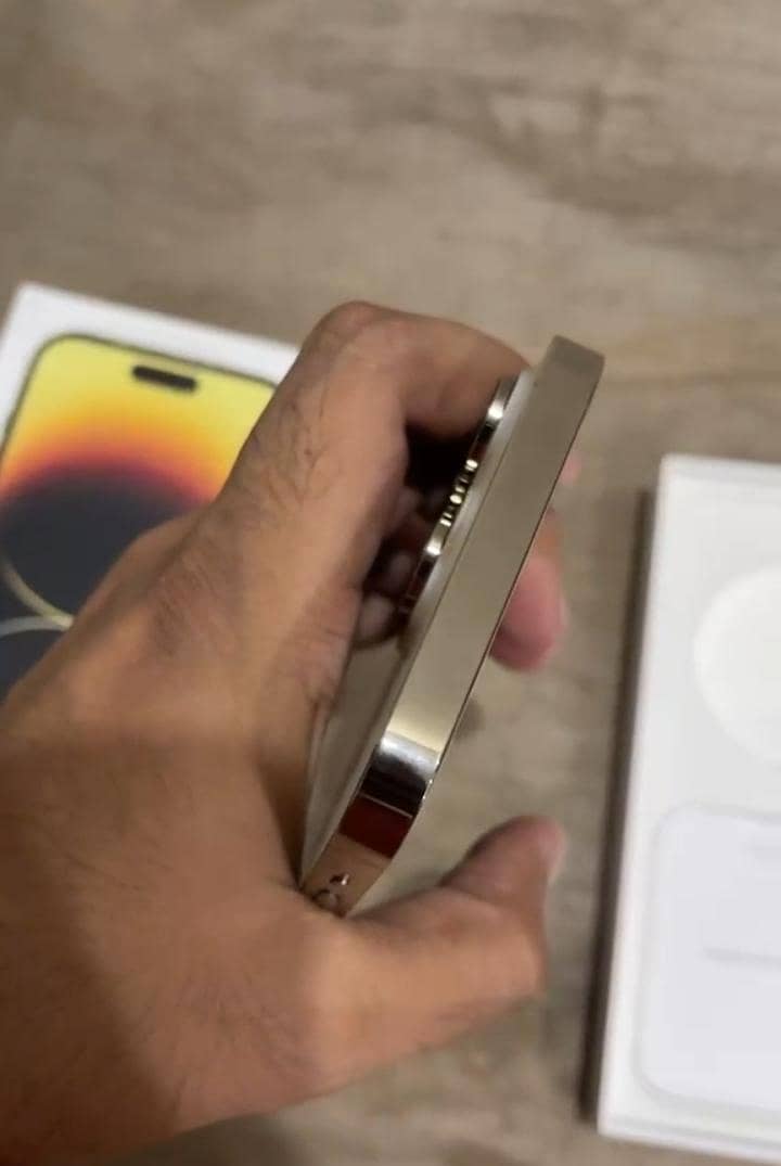Apple iPhone 14 Pro Max 0