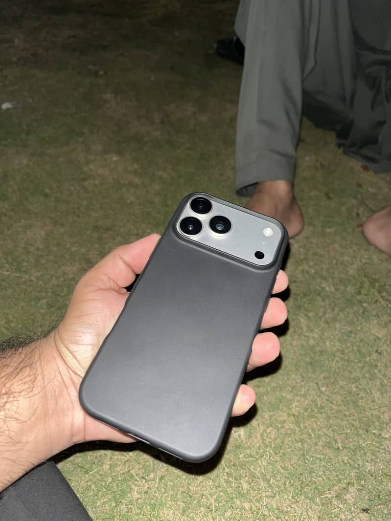 Apple iPhone 17 Pro Max 1