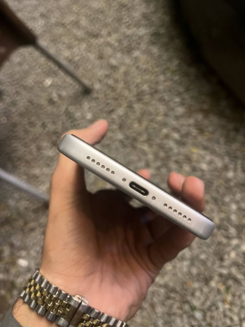 Apple iPhone 17 Pro Max 4