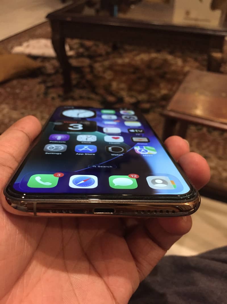 Apple iPhone 11 Pro Max 2
