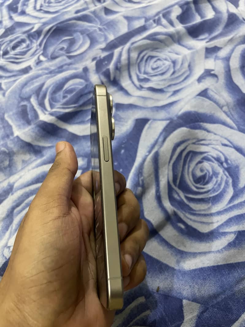 Apple iPhone 15 Pro 2